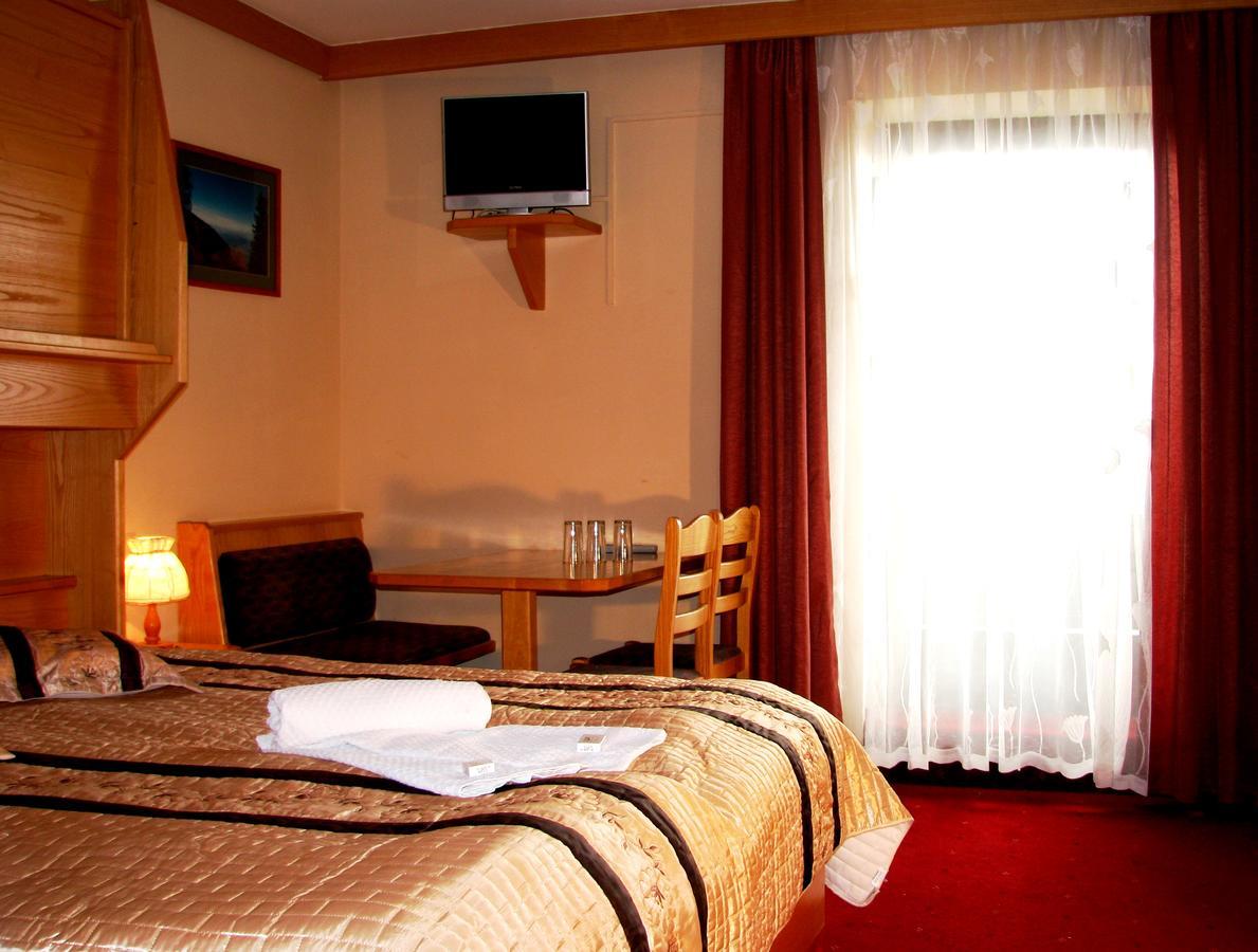 Hotel Alpinum Treffen Exteriör bild
