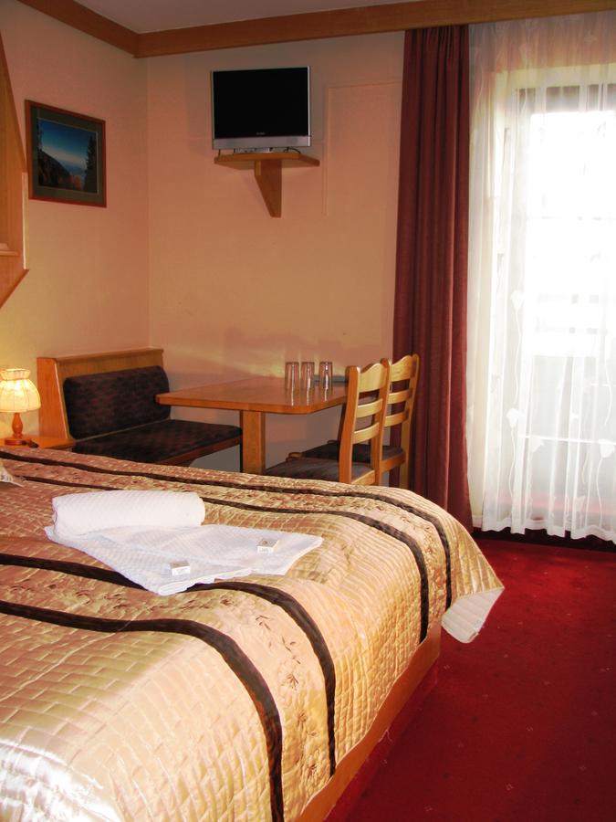 Hotel Alpinum Treffen Exteriör bild