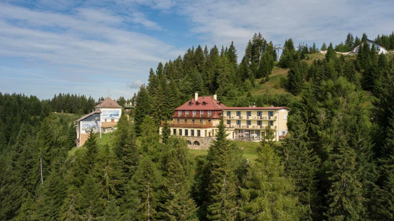 Hotel Alpinum Treffen Exteriör bild
