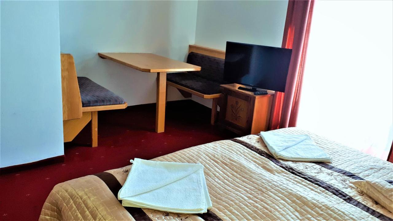 Hotel Alpinum Treffen Exteriör bild